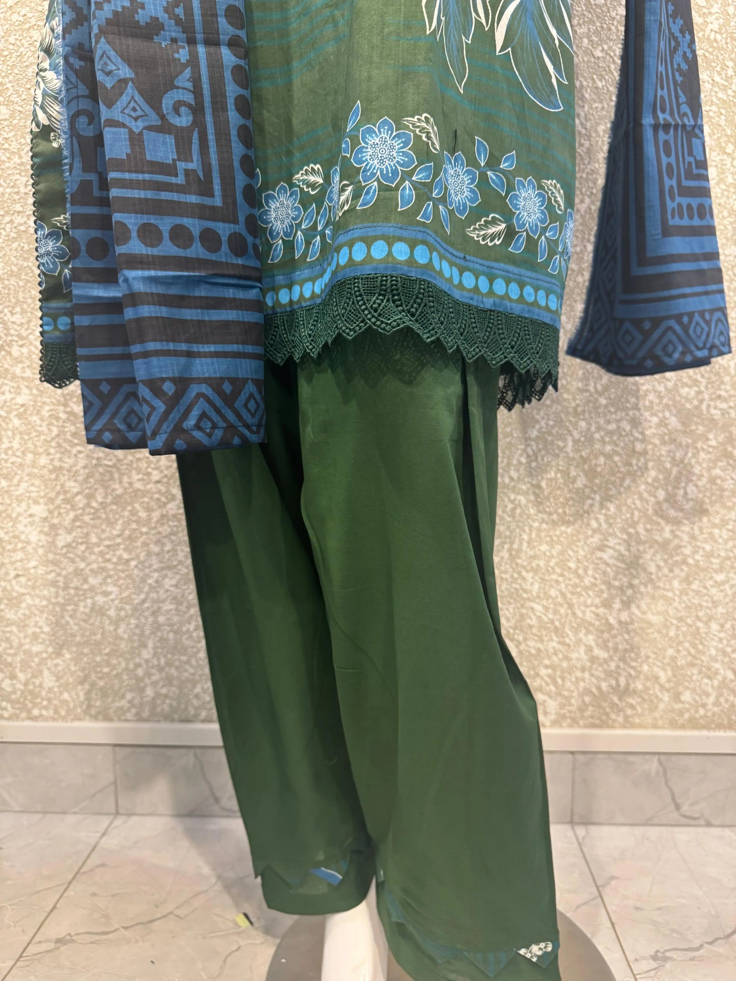 Premium Ladies Lawn Stitched - Emerald green
